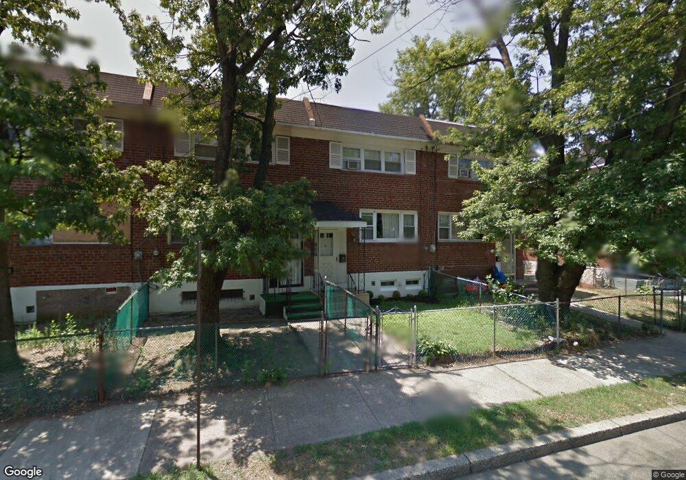 1227 Lakeshore Dr, Camden, NJ 08104 - photo 1