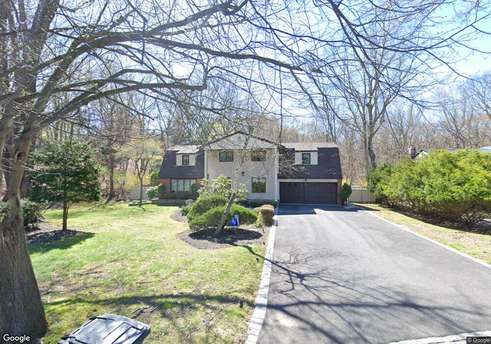 2 Beverly Rd, ComMacK, NY 11725 - photo 1