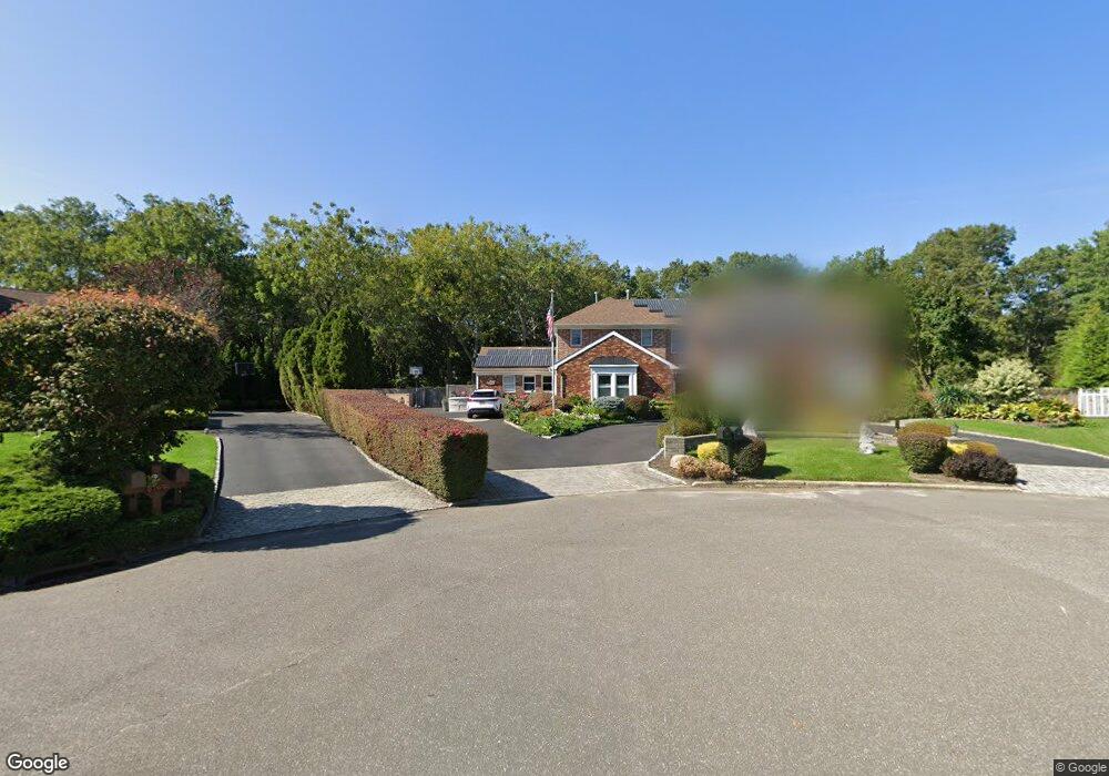 10 Gamay Ct unit 12, ComMacK, NY 11725 - photo 1