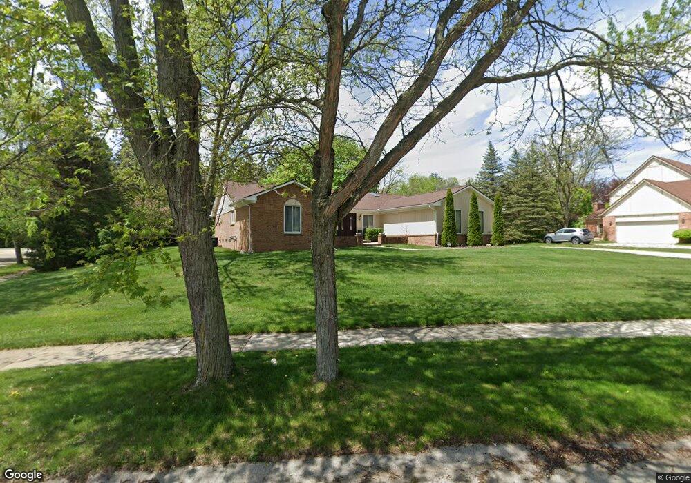 5073 Collington Dr, Troy, MI 48098 - photo 1