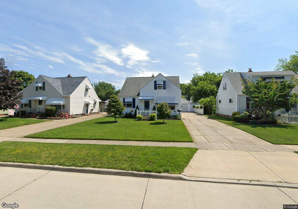 2263 E 290th St, Wickliffe, OH 44092 - photo 1