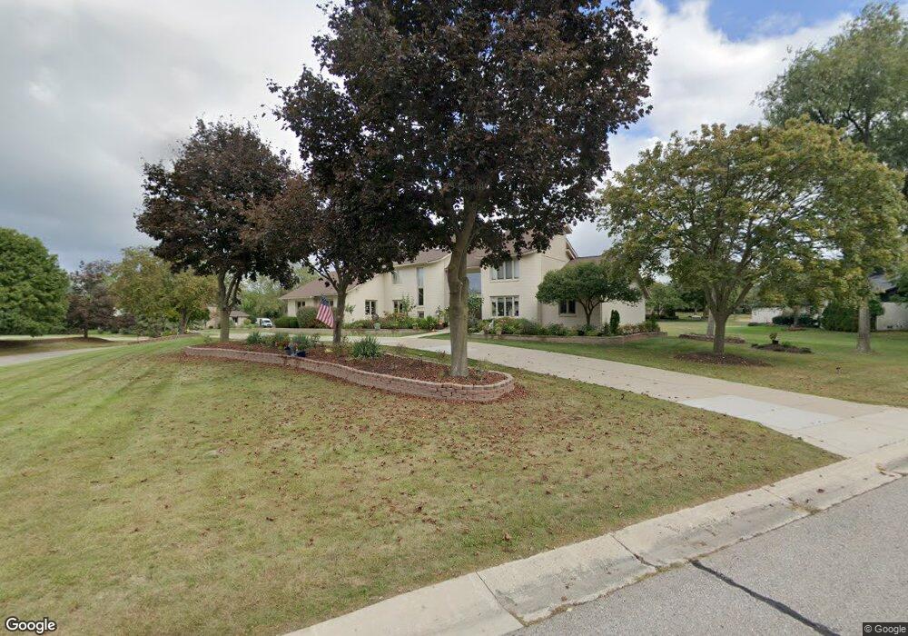 1922 Foxfire Ct, Bloomfield Hills, MI 48302 - photo 1