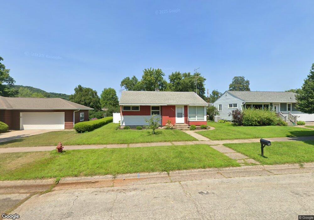 528 S 5th St, La Crescent, MN 55947 - photo 1