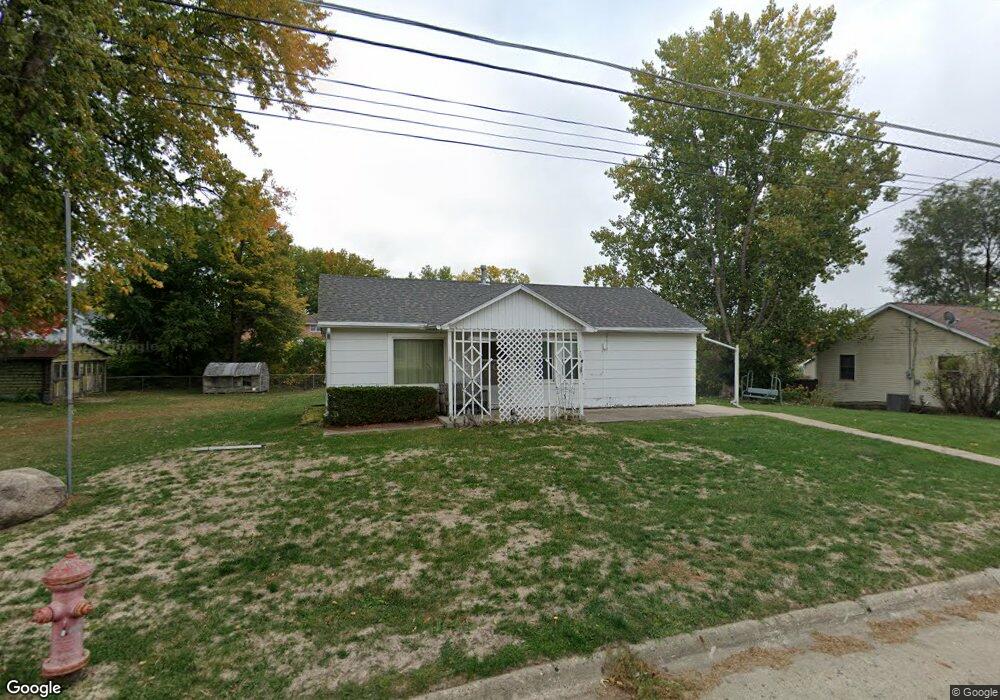 604 1st St S, Newton, IA 50208 - photo 1