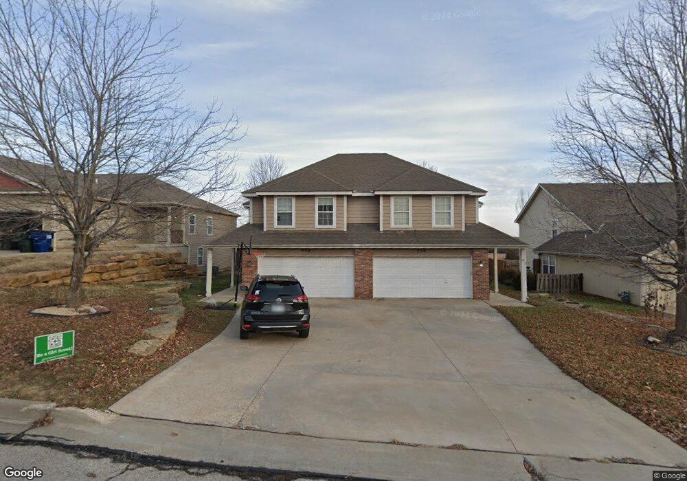 946 N Fieldstone Dr, Lawrence, KS 66049 - photo 1