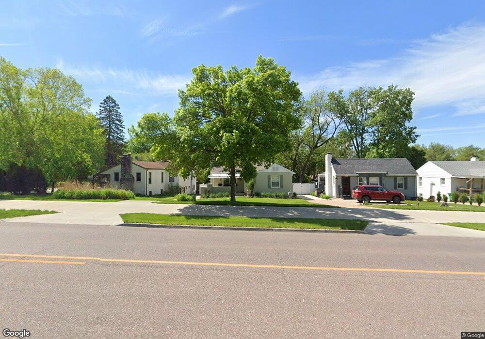 6808 University Ave, Windsor Heights, IA 50324 - photo 1