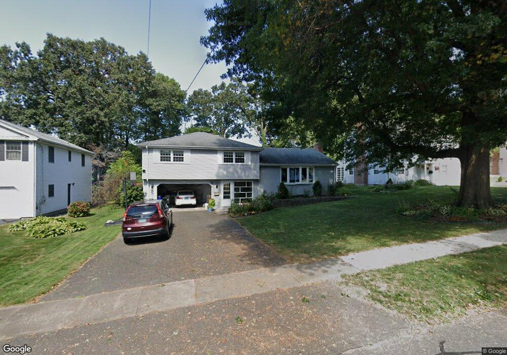 14 Pioneer Dr, West Hartford, CT 06117 - photo 1