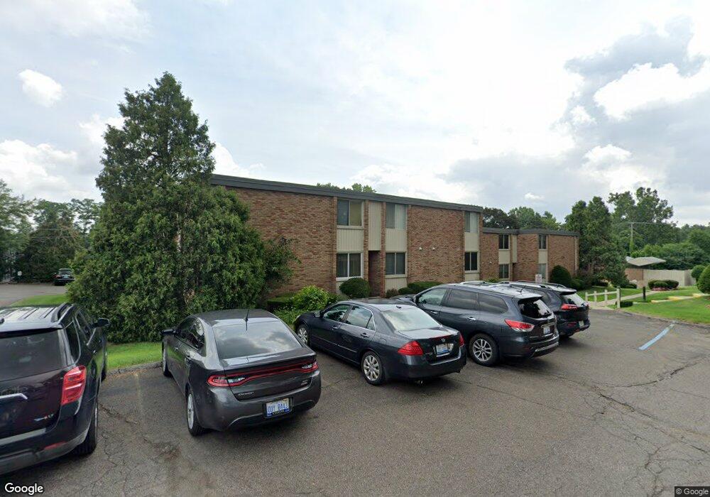 4049 W Maple Rd, Bloomfield Hills, MI 48301 - photo 1