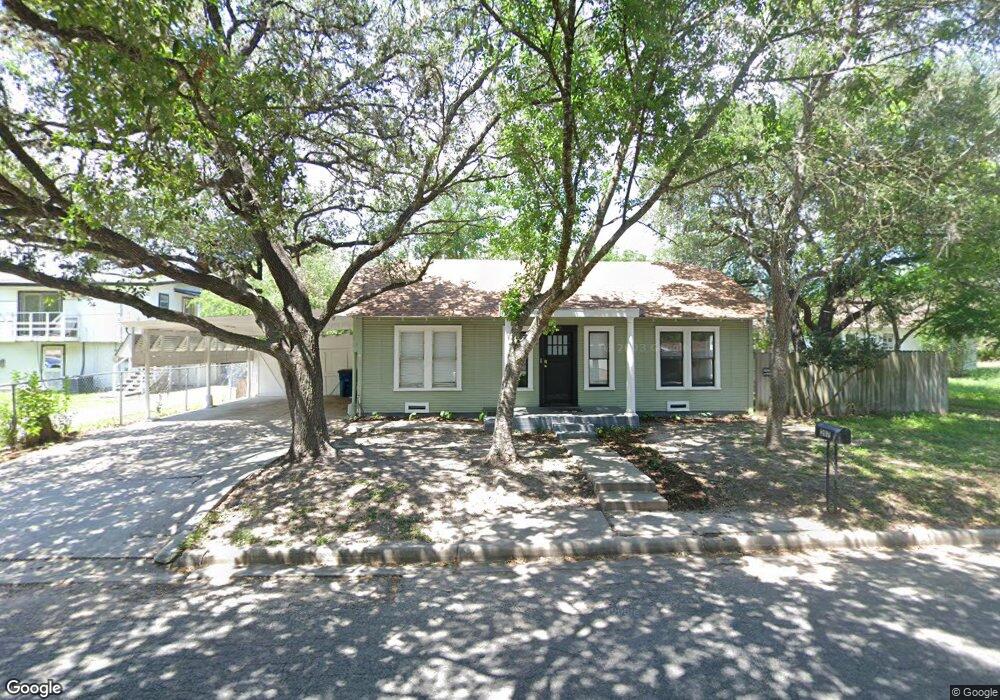 207 E Hutchinson St, Beeville, TX 78102 - photo 1
