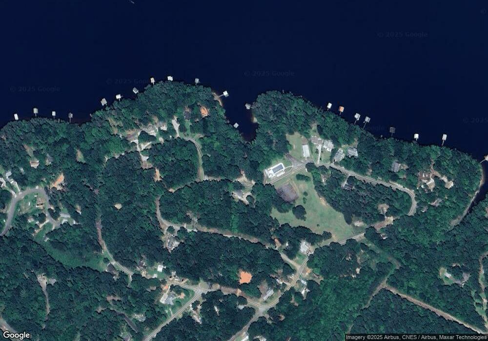 527 Shorewood Cir, Toccoa, GA 30577 - photo 1