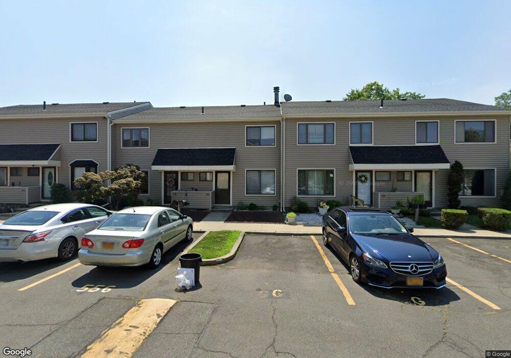 30-116 Larch Ct unit 557, Staten Island, NY 10309 - photo 1
