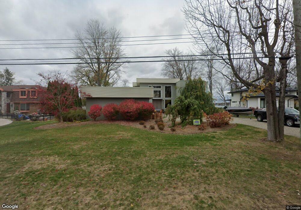 2360 Locklin Ln, West Bloomfield, MI 48324 - photo 1