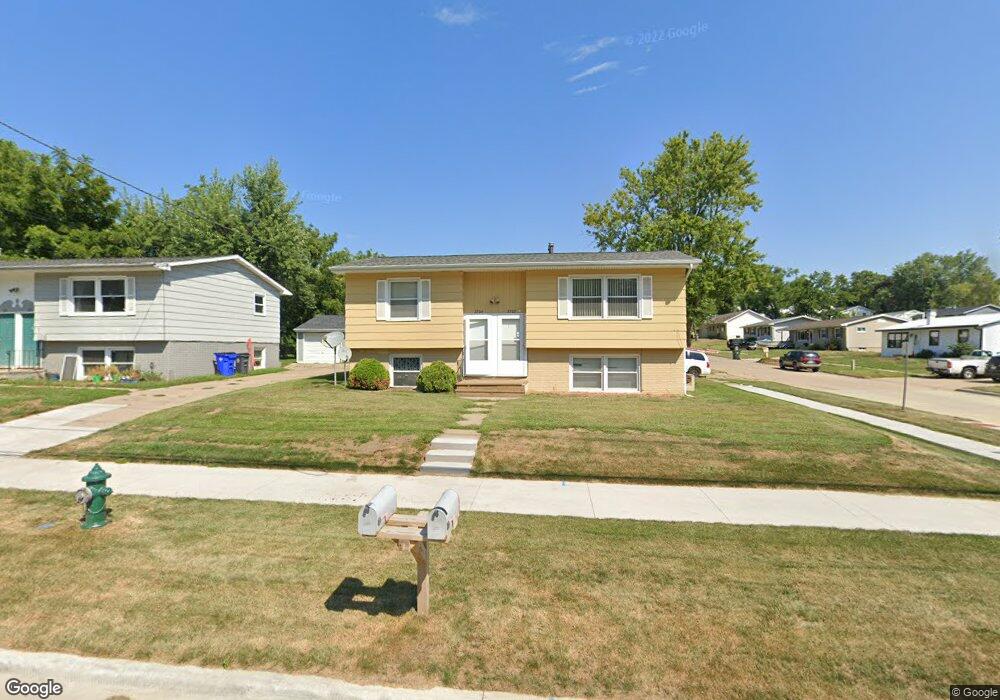 2704 O Ave NW, Cedar Rapids, IA 52405 - photo 1