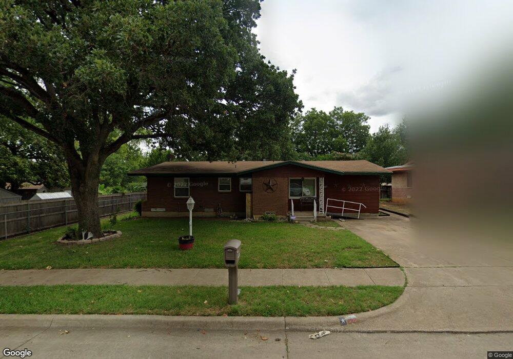 605 Willow St, Hurst, TX 76053 - photo 1