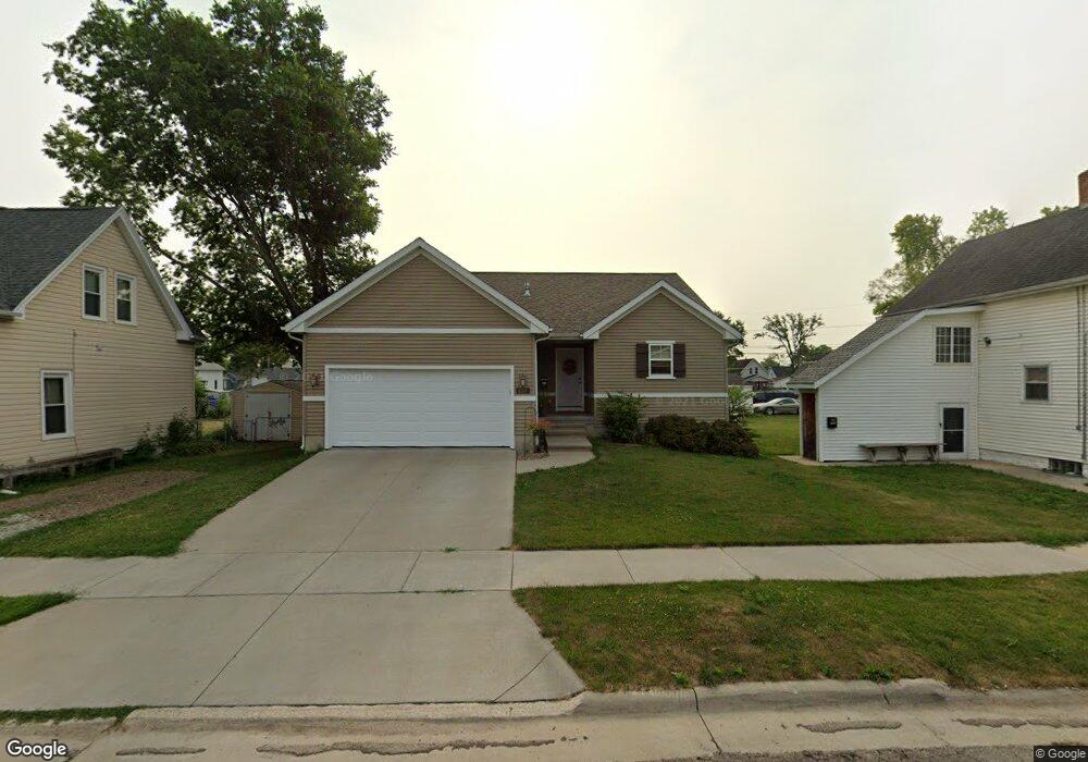 1207 9th St NW, Cedar Rapids, IA 52405 - photo 1