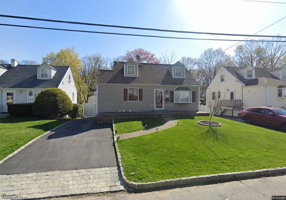 17 Cantitoe Rd, Yonkers, NY 10710 - photo 1