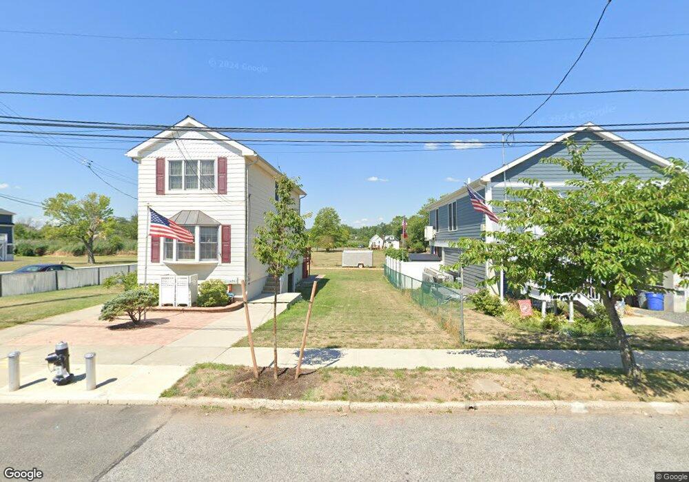 677 Oceanside Ave, Staten Island, NY 10305 - photo 1