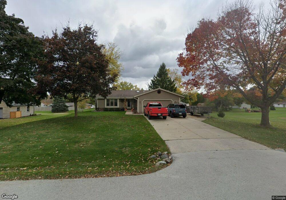 N69W13400 Harding Dr, Menomonee Falls, WI 53051 - photo 1