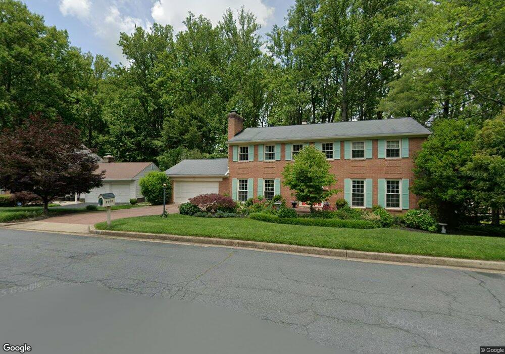 8902 Lynnhurst Dr, Fairfax, VA 22031 - photo 1