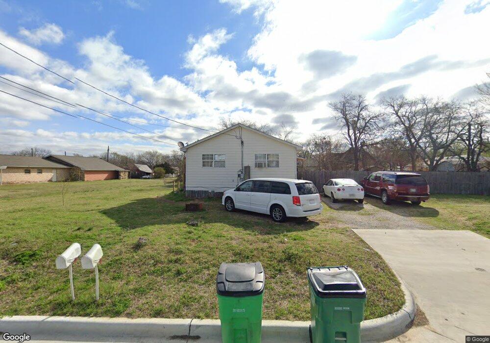 1308 N Culberson St, Gainesville, TX 76240 - photo 1