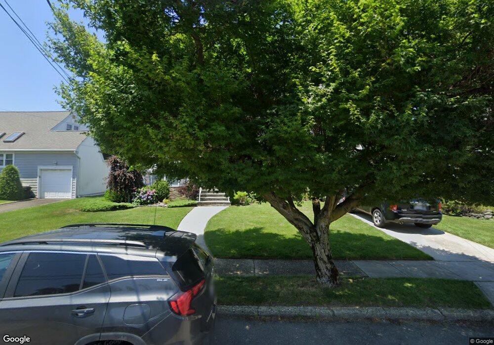 2860 Alfred Ct, Oceanside, NY 11572 - photo 1