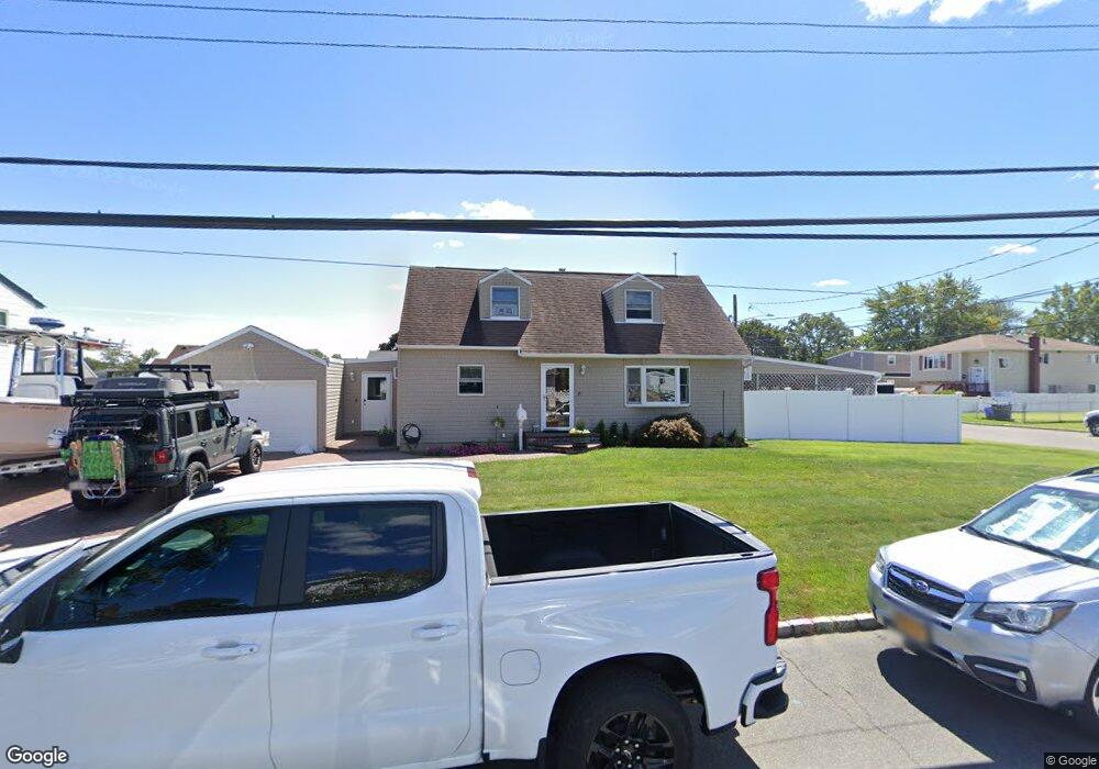 401 4th St, Lindenhurst, NY 11757 - photo 1