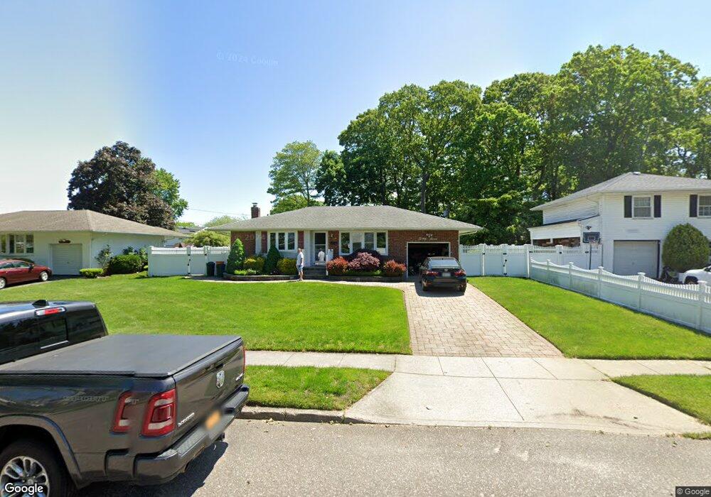 27 Eustace Dr, ComMacK, NY 11725 - photo 1