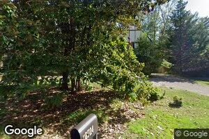 8724 Eggert Dr, Bethesda, MD 20817