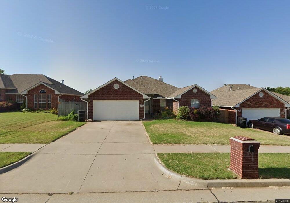 2204 NE 4th St, Moore, OK 73160 - photo 1