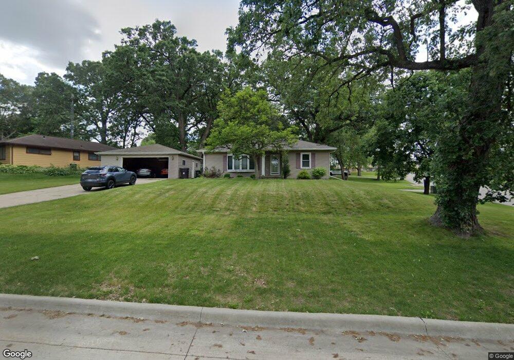 2703 Acorn Ln, Cedar Falls, IA 50613 - photo 1