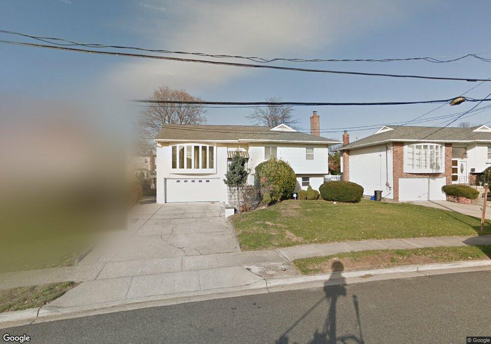 775 Vivian Ct, Baldwin, NY 11510 - photo 1