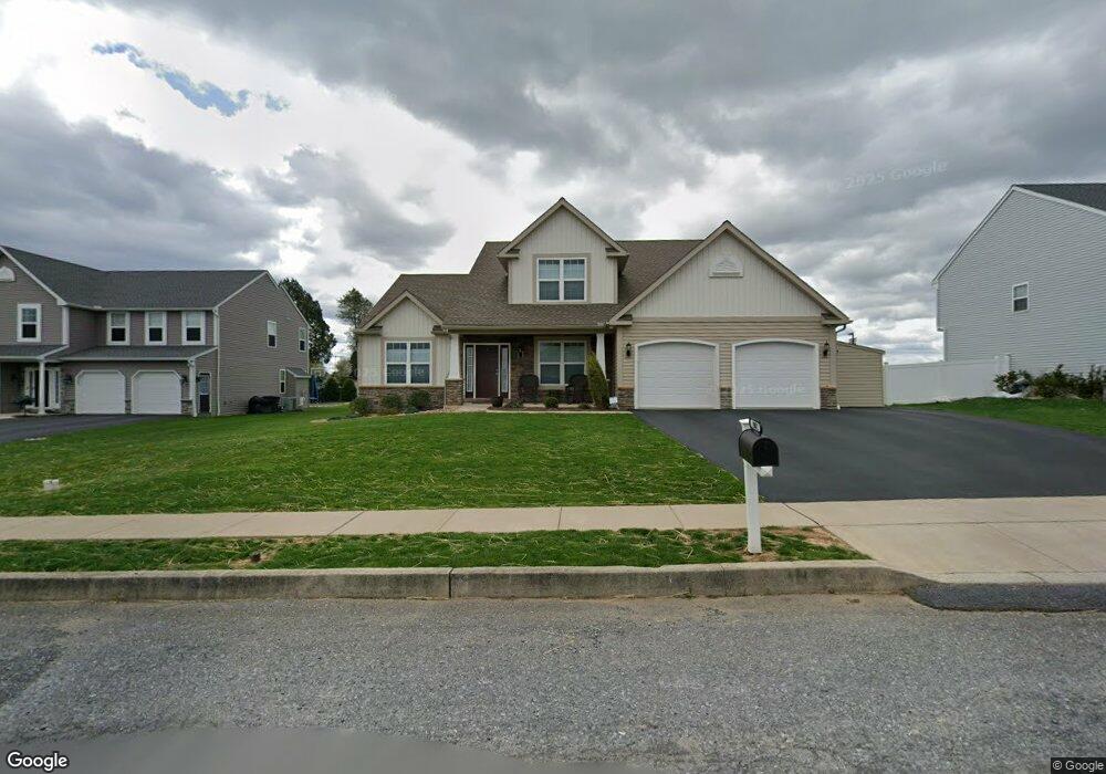 1002 River Crest Dr, Reading, PA 19605 - photo 1