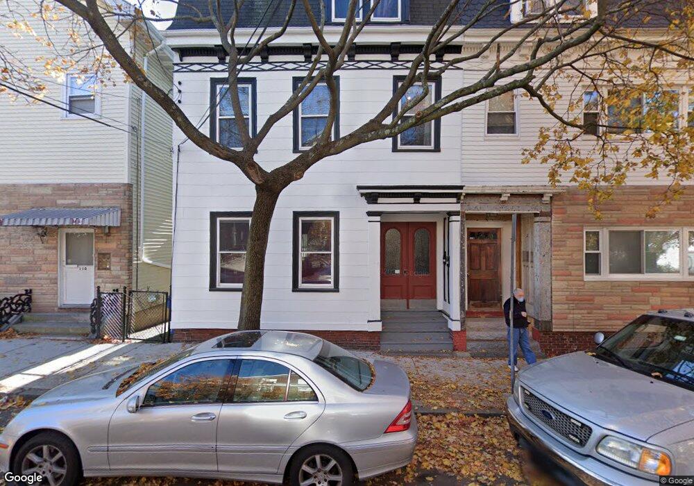 112 Thorndike St unit 3, Cambridge, MA 02141 - photo 1