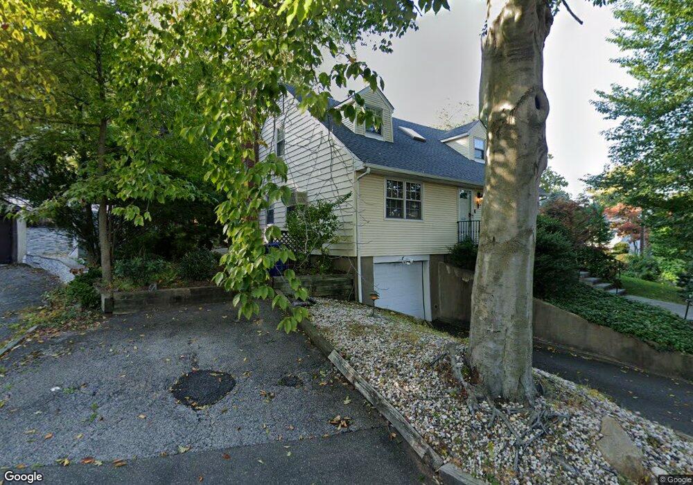 10 York Dr, Great Neck, NY 11021 - photo 1