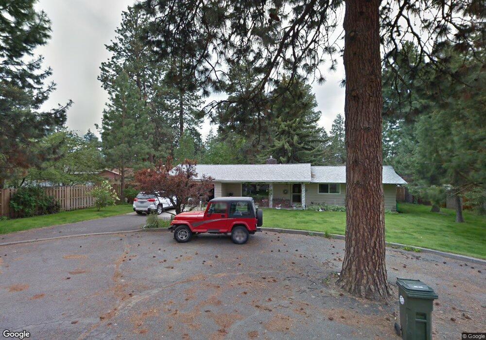 1733 NE Pinewood Dr, Bend, OR 97701 - photo 1