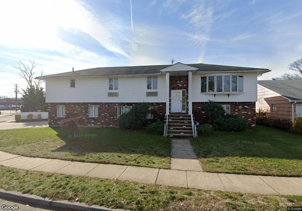 1036 Heatherfield Rd, Valley Stream, NY 11581 - photo 1