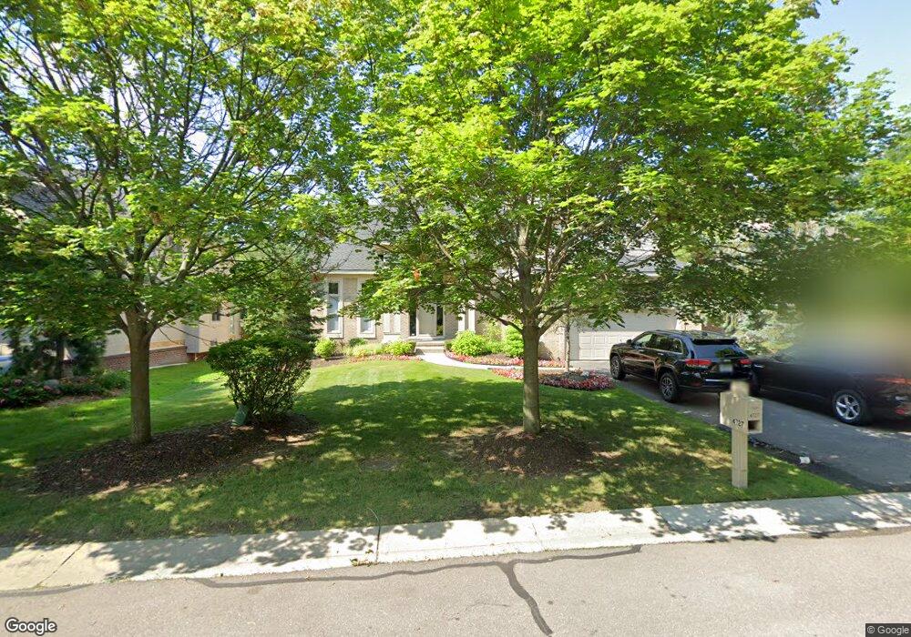 4727 Woodbine Cir, West Bloomfield, MI 48323 - photo 1