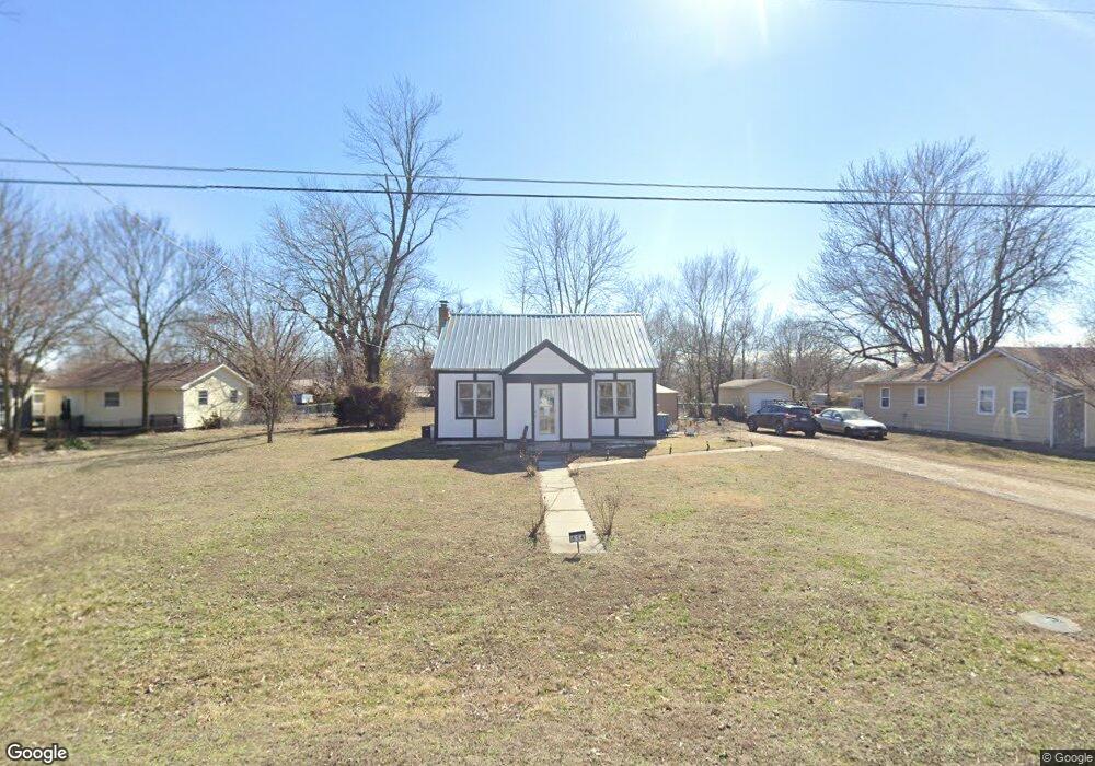 614 Locust St, Carl Junction, MO 64834 - photo 1