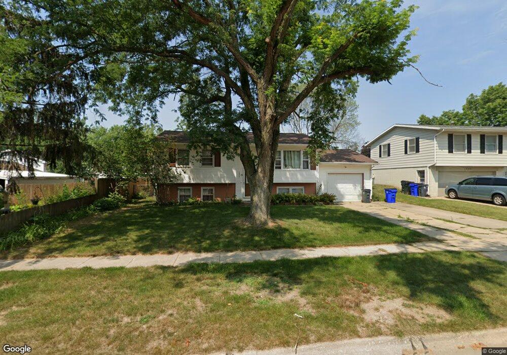 1620 Southview Dr NW, Cedar Rapids, IA 52405 - photo 1