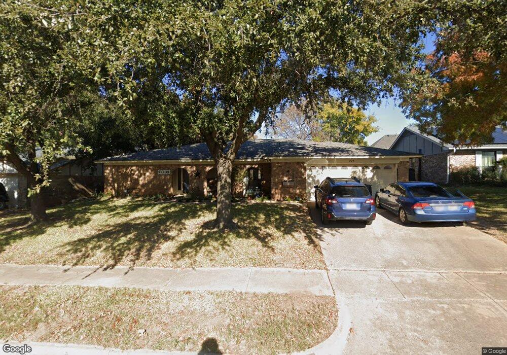 921 Clear View Dr, Bedford, TX 76021 - photo 1