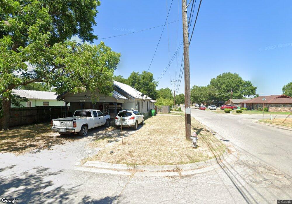 1207 N Taylor St, Gainesville, TX 76240 - photo 1