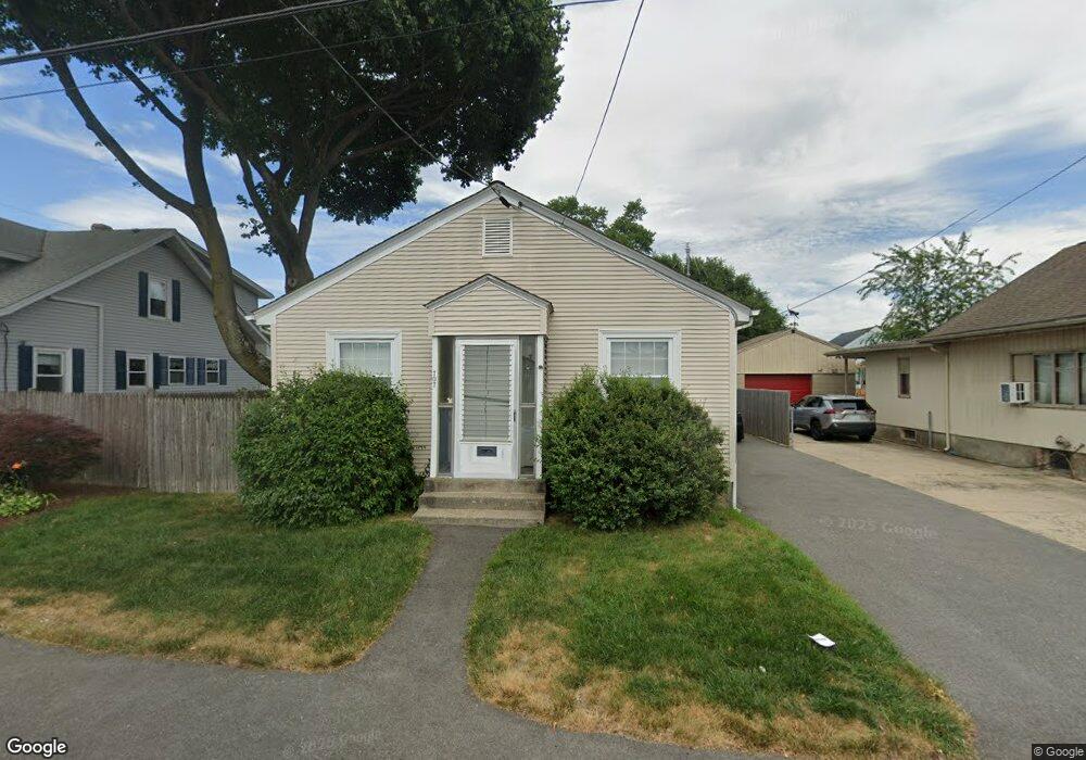 707 York Ave, Pawtucket, RI 02861 - photo 1