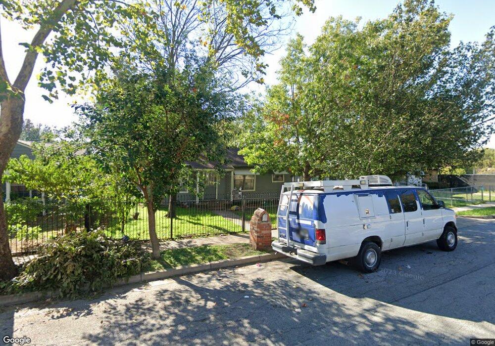 1021 Rice St, Grand Prairie, TX 75050 - photo 1