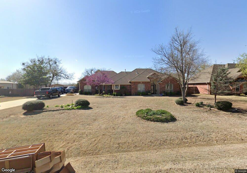 113 N Wyndemere Lakes Dr, Moore, OK 73160 - photo 1