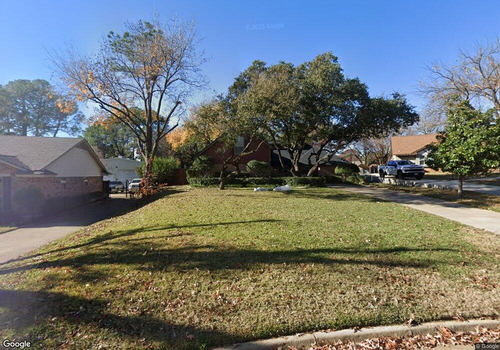 74 Lincolnshire Cir, Bedford, TX 76021 - photo 1