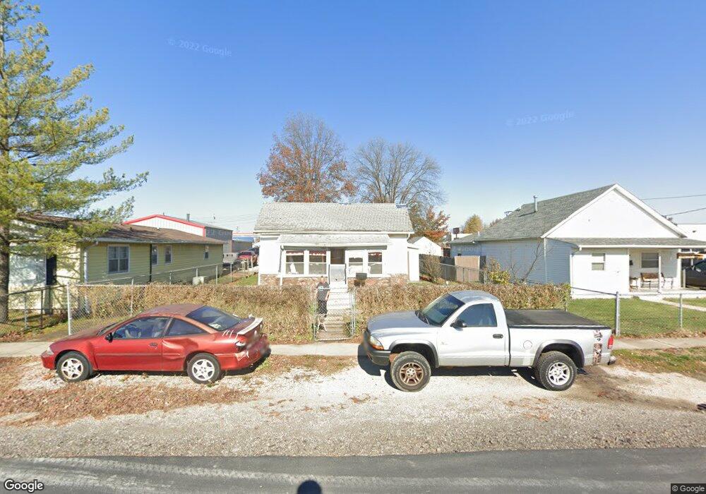 1102 W Edgar Ave, Effingham, IL 62401 - photo 1