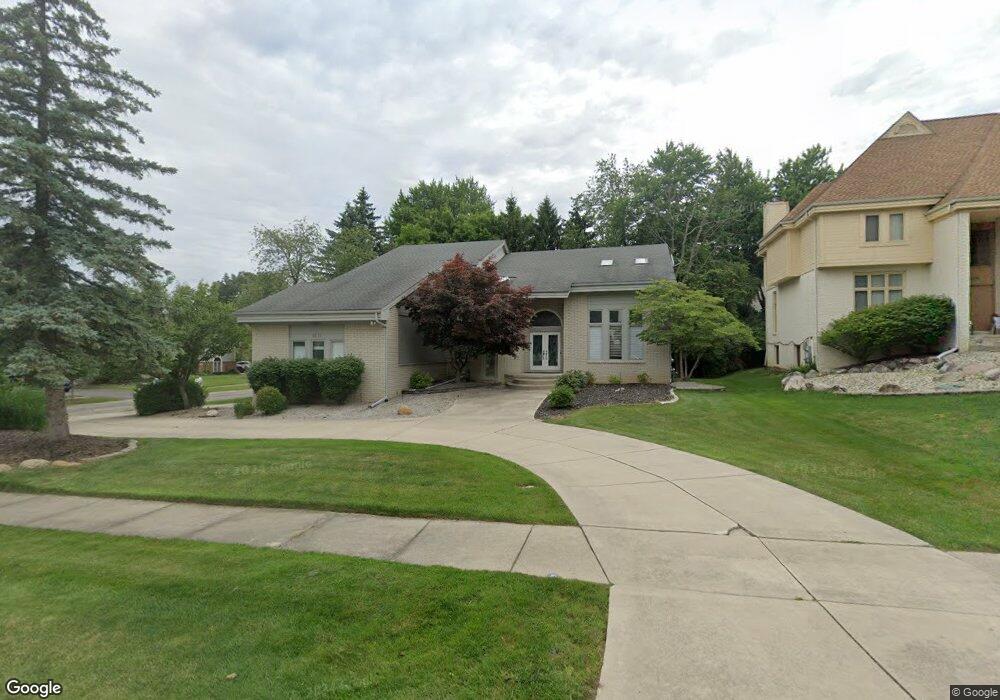 6681 Torybrooke Cir, West Bloomfield, MI 48323 - photo 1