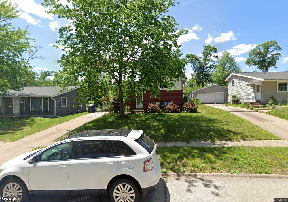 1235 38th St SE, Cedar Rapids, IA 52403 - photo 1