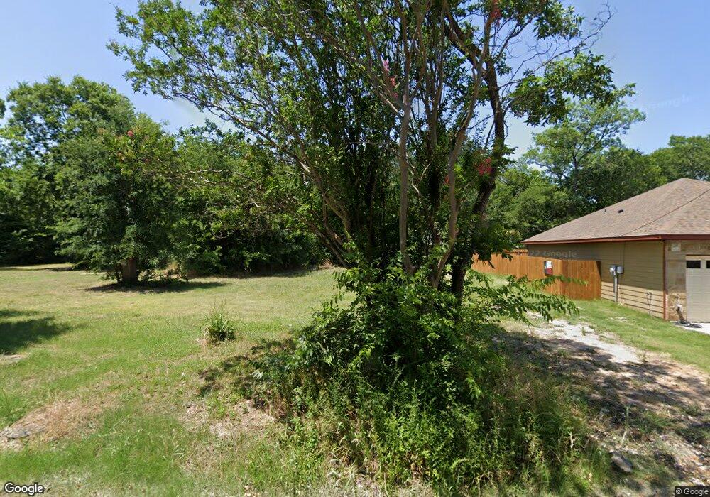 611 E 7th St, Bonham, TX 75418 - photo 1