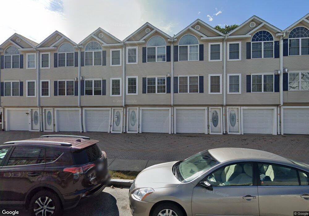 47 Alder St unit 33, Waltham, MA 02453 - photo 1